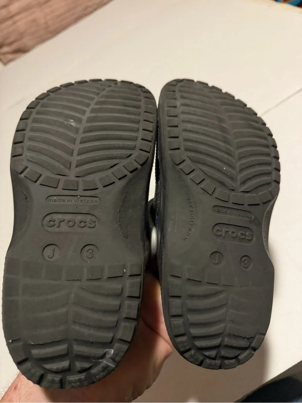 Crocs Star Wars Grogu Mandalorian Kids J3 Black Clogs w/ Jibbitz